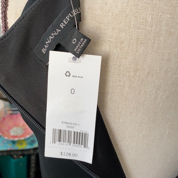 Banana Republic ruffle sleeve asymmetrical length - Picture 5 of 6